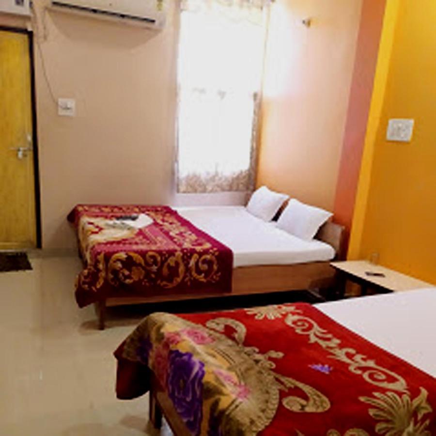 Hotel Aakash Ganga Varanasi Esterno foto