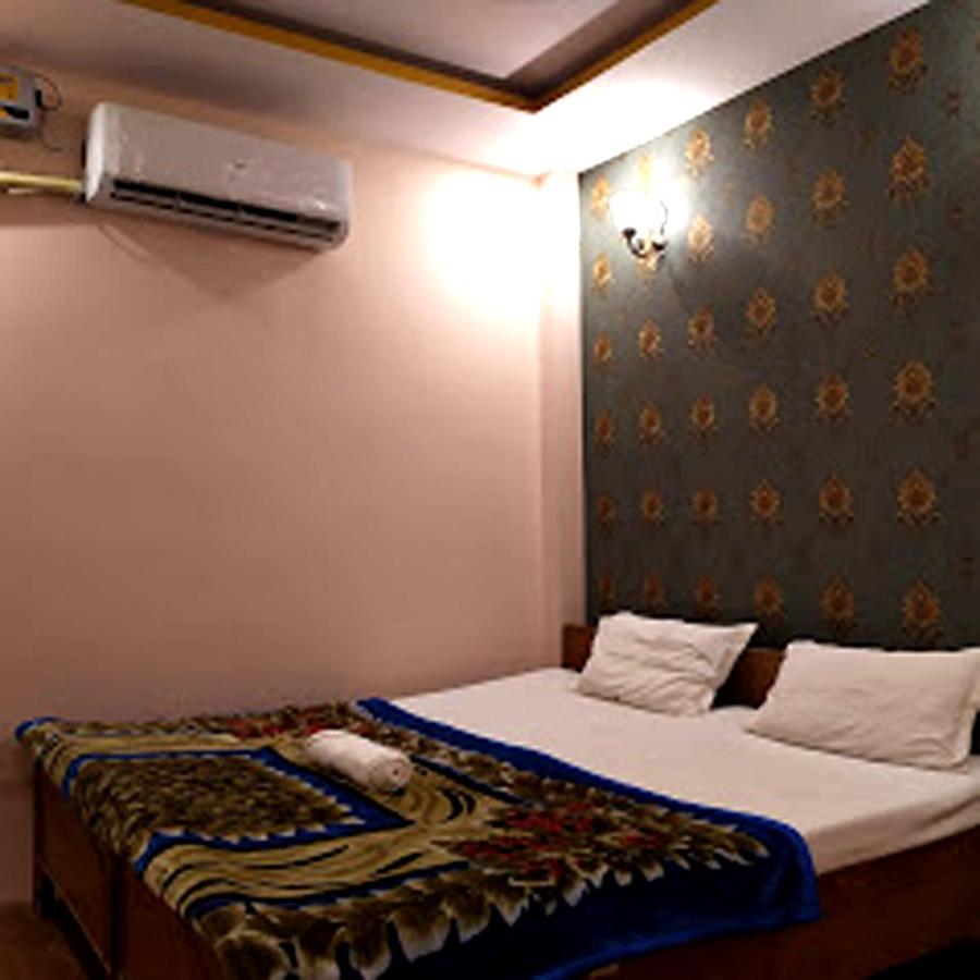 Hotel Aakash Ganga Varanasi Esterno foto