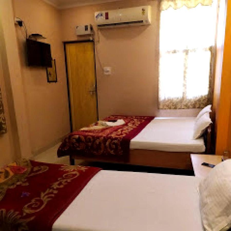 Hotel Aakash Ganga Varanasi Esterno foto