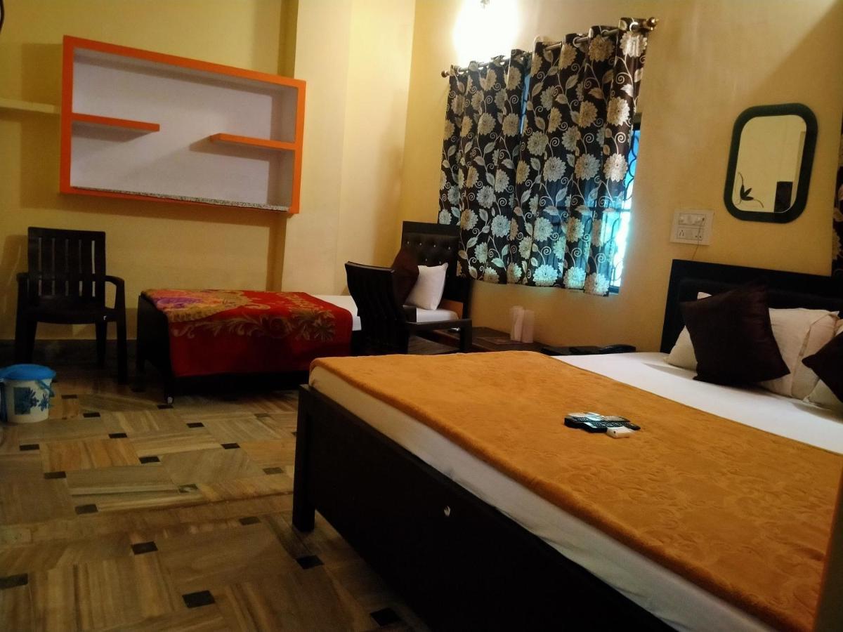 Hotel Aakash Ganga Varanasi Esterno foto