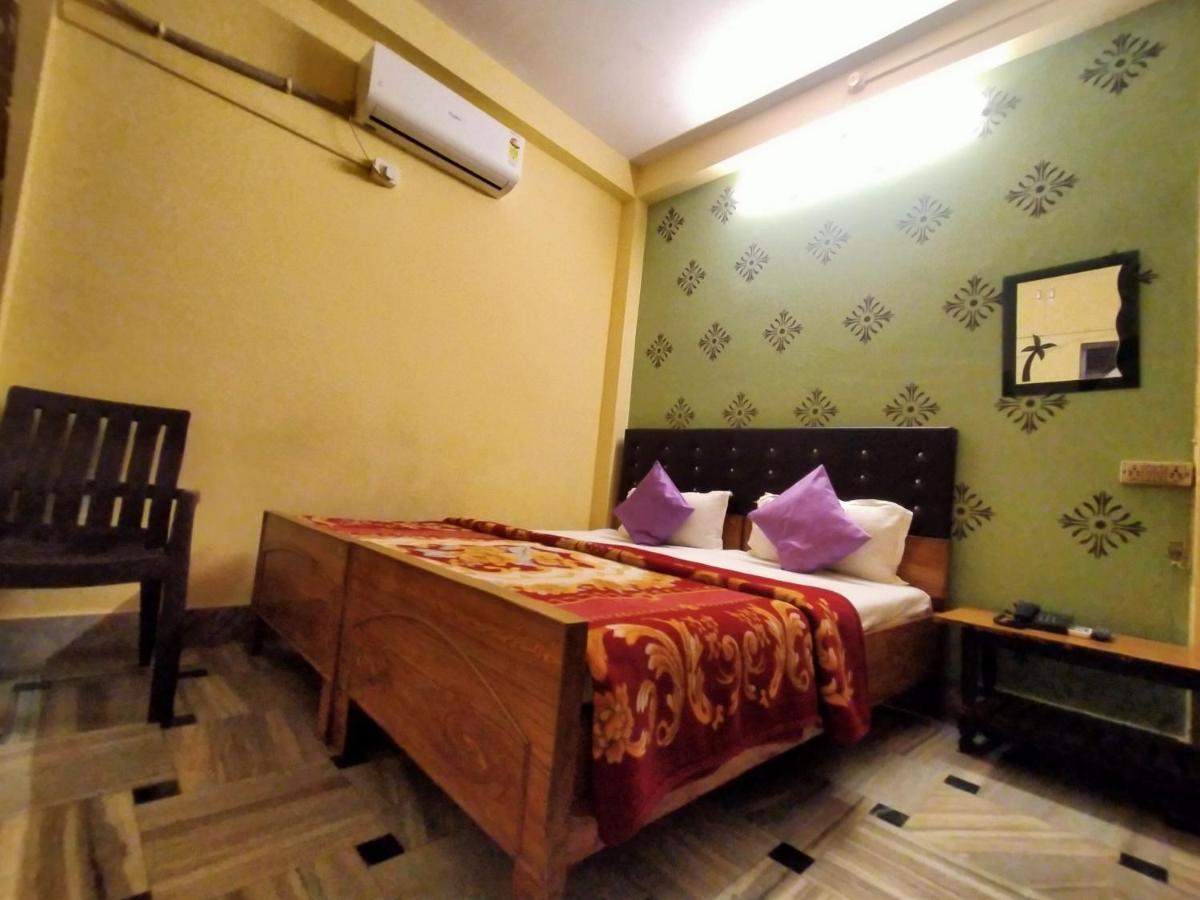 Hotel Aakash Ganga Varanasi Esterno foto