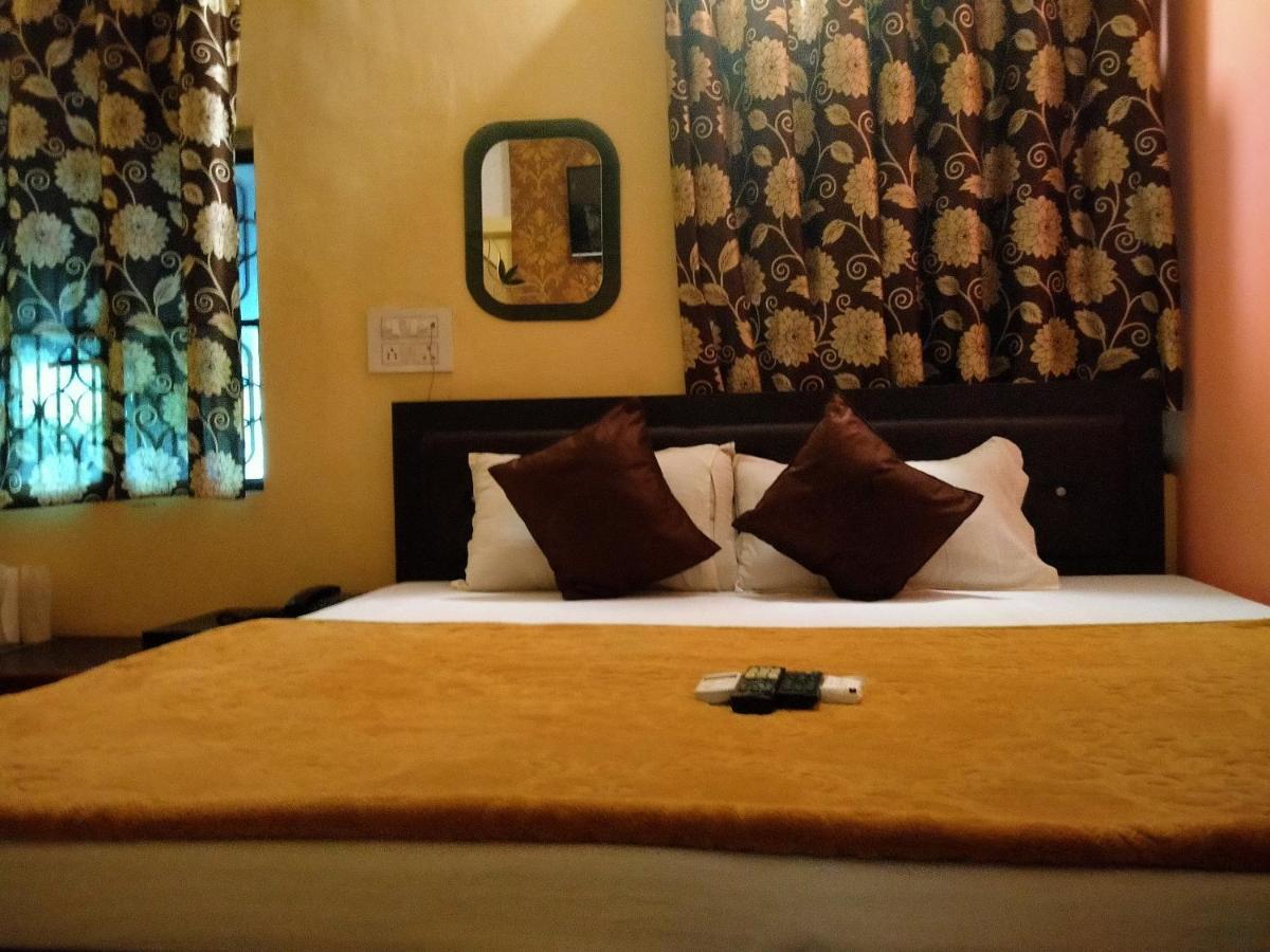 Hotel Aakash Ganga Varanasi Esterno foto