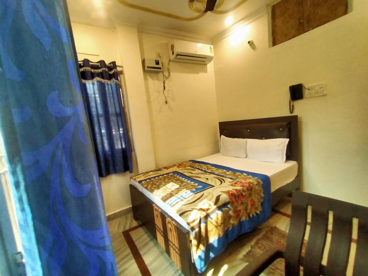 Hotel Aakash Ganga Varanasi Esterno foto