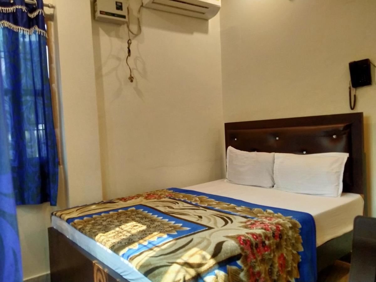 Hotel Aakash Ganga Varanasi Esterno foto
