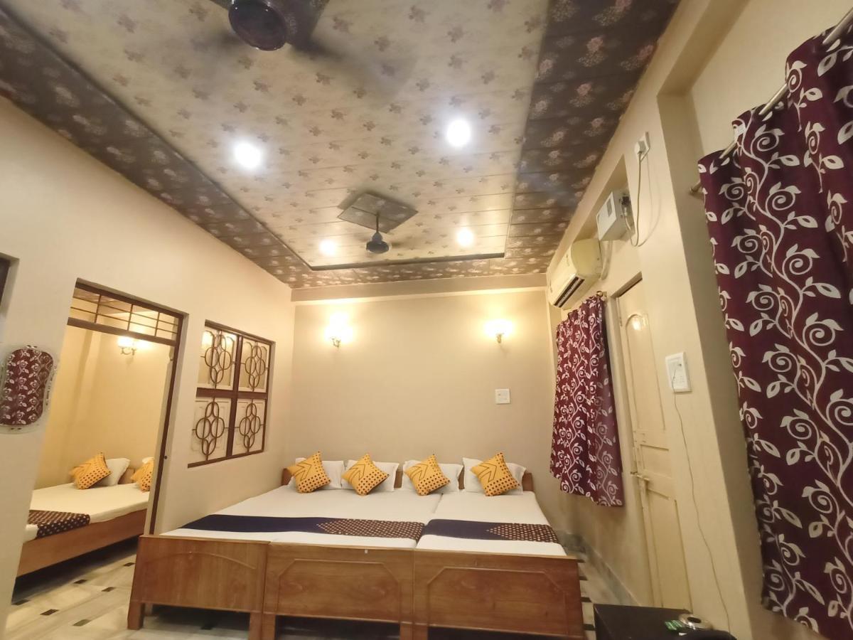 Hotel Aakash Ganga Varanasi Esterno foto