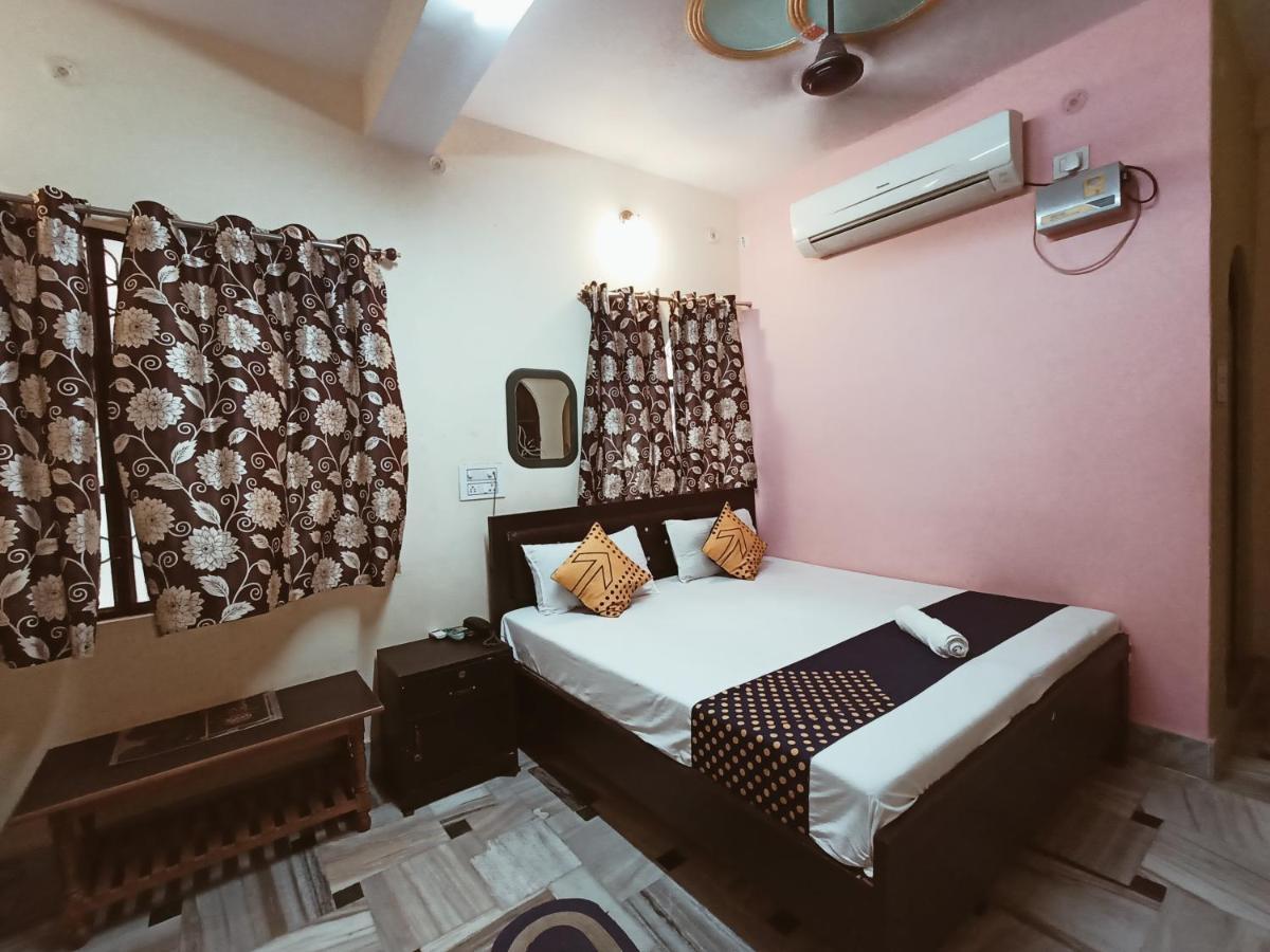 Hotel Aakash Ganga Varanasi Esterno foto