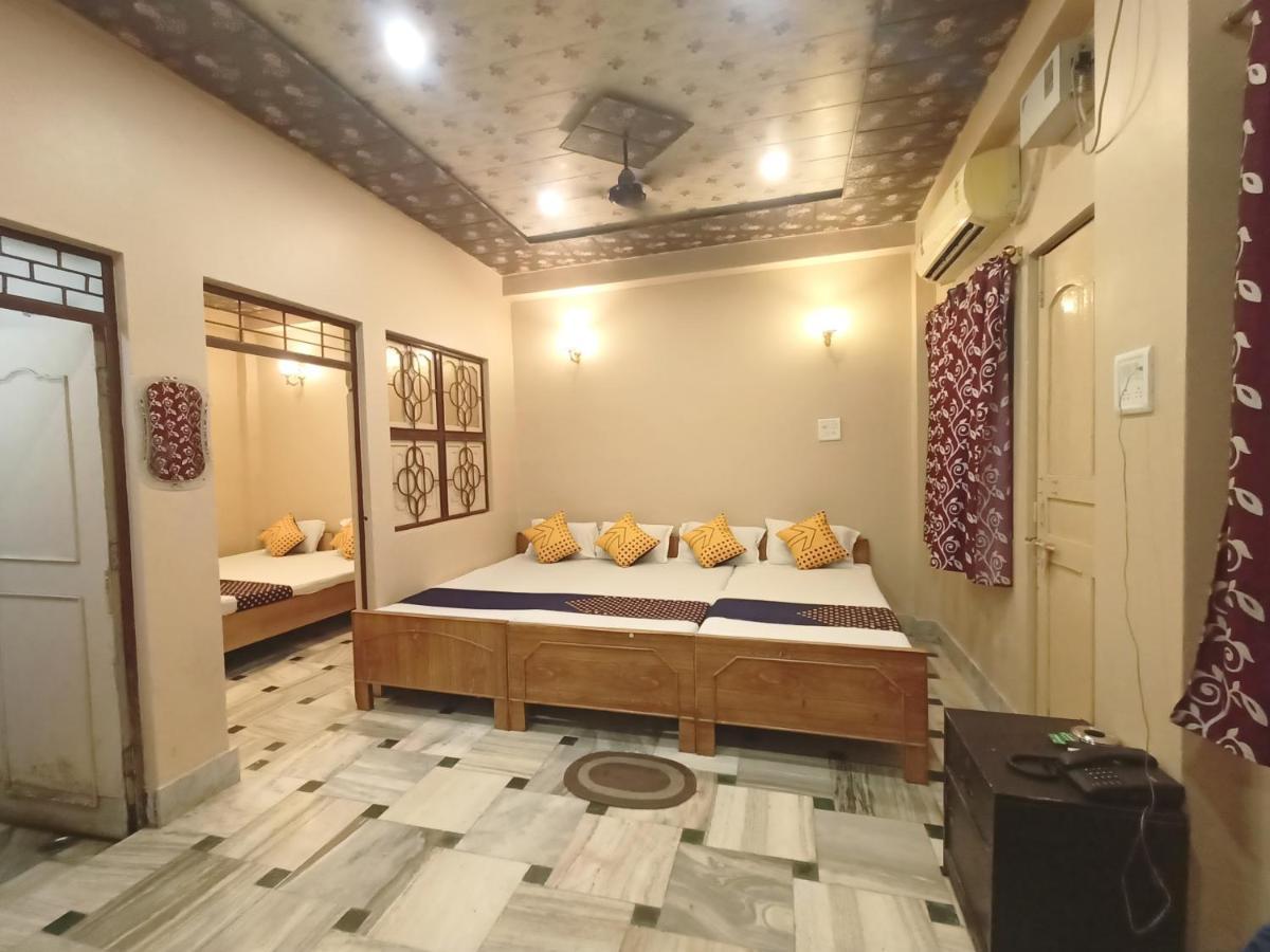 Hotel Aakash Ganga Varanasi Esterno foto
